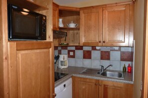 Fridge, dishwasher