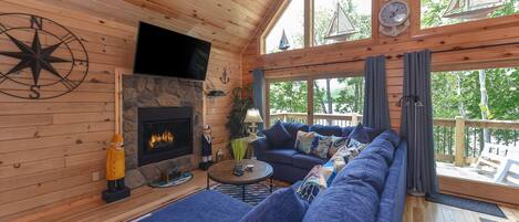 Televisie en een open haard