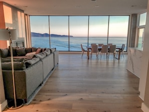 Smart TV, fireplace - Unbelievable, unobstructed ocean views, sleeps 10!! (Tillamook)