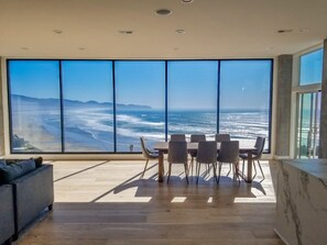 Beach/ocean view - Unbelievable, unobstructed ocean views, sleeps 10!! (Tillamook)