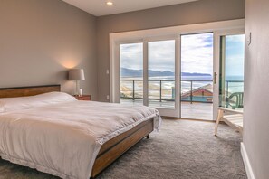 4 bedrooms, desk, free WiFi, bed sheets - Unbelievable, unobstructed ocean views, sleeps 10!! (Tillamook)