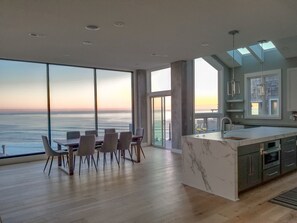 Fridge, microwave, oven, stovetop - Unbelievable, unobstructed ocean views, sleeps 10!! (Tillamook)
