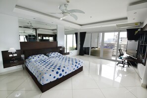 Exclusive Apartment | In-room safe, individually decorated, individually furnished, desk