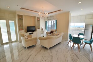 Luxury-Apartment | Wohnbereich | LED-Fernseher