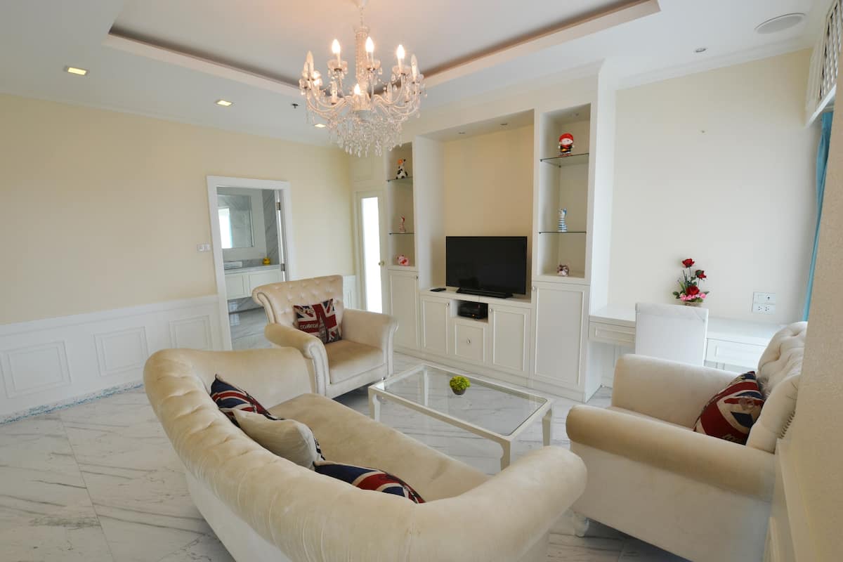 Luxury Apartment | Living area