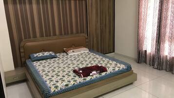 3 bedrooms, in-room safe, soundproofing, bed sheets