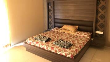 3 bedrooms, in-room safe, soundproofing, bed sheets