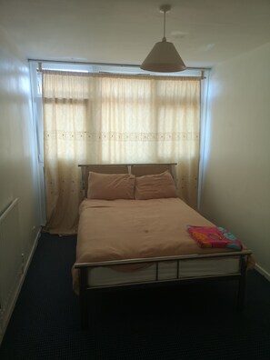 2 makuuhuonetta, silitysrauta/-lauta, Wi-Fi, vuodevaatteet