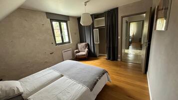 3 slaapkamers, een strijkplank/strijkijzer, reisbedje, wifi