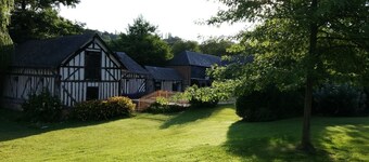 15 minutes from Deauville-Trouville, quiet, in a beautiful Norman property.