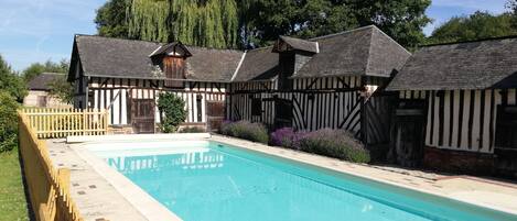 Et oppvarmet basseng