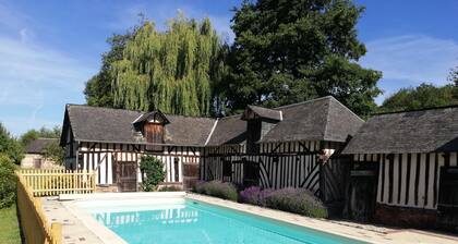 15 minutes from Deauville-Trouville, quiet, in a beautiful Norman property.