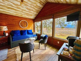 Tabla de planchar con plancha, wifi gratis y ropa de cama 