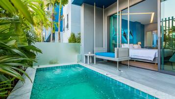 Deluxe Plunge Pool Room