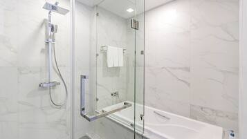 Deluxe Triple Room | Bathroom | Separate tub and shower, eco-friendly toiletries, hair dryer, bathrobes