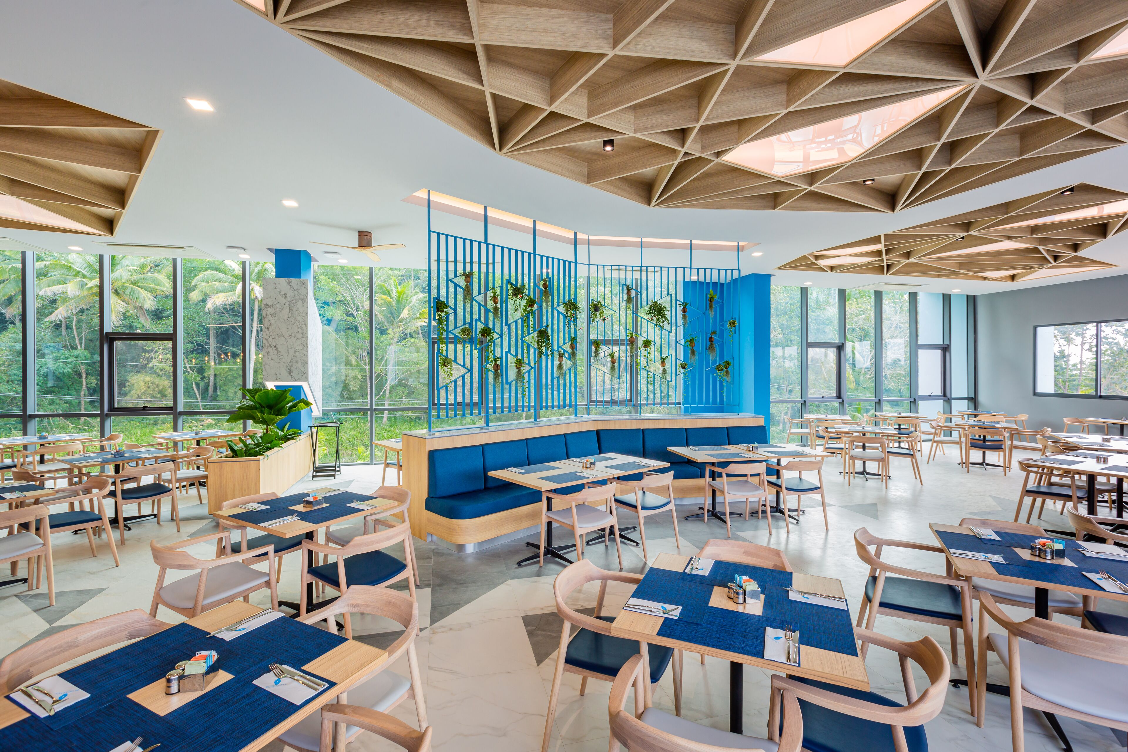 每日供應吃到飽早餐 (每人 THB450)