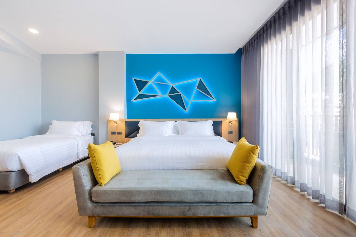 Deluxe Triple Room | Premium bedding, Select Comfort beds, minibar, in-room safe