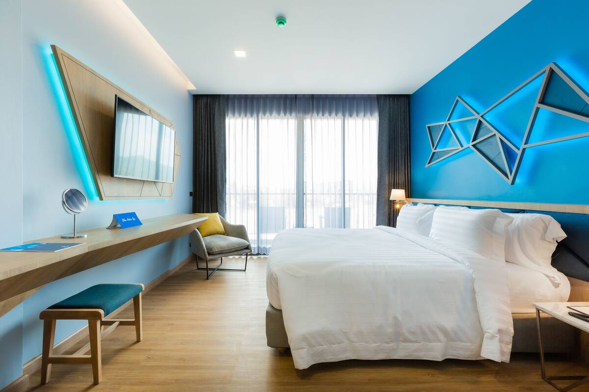 Premium bedding, Select Comfort beds, minibar, in-room safe