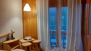 Comfort Triple Room, Balcony, Mountain View | Individually decorated, individually furnished, desk, soundproofing