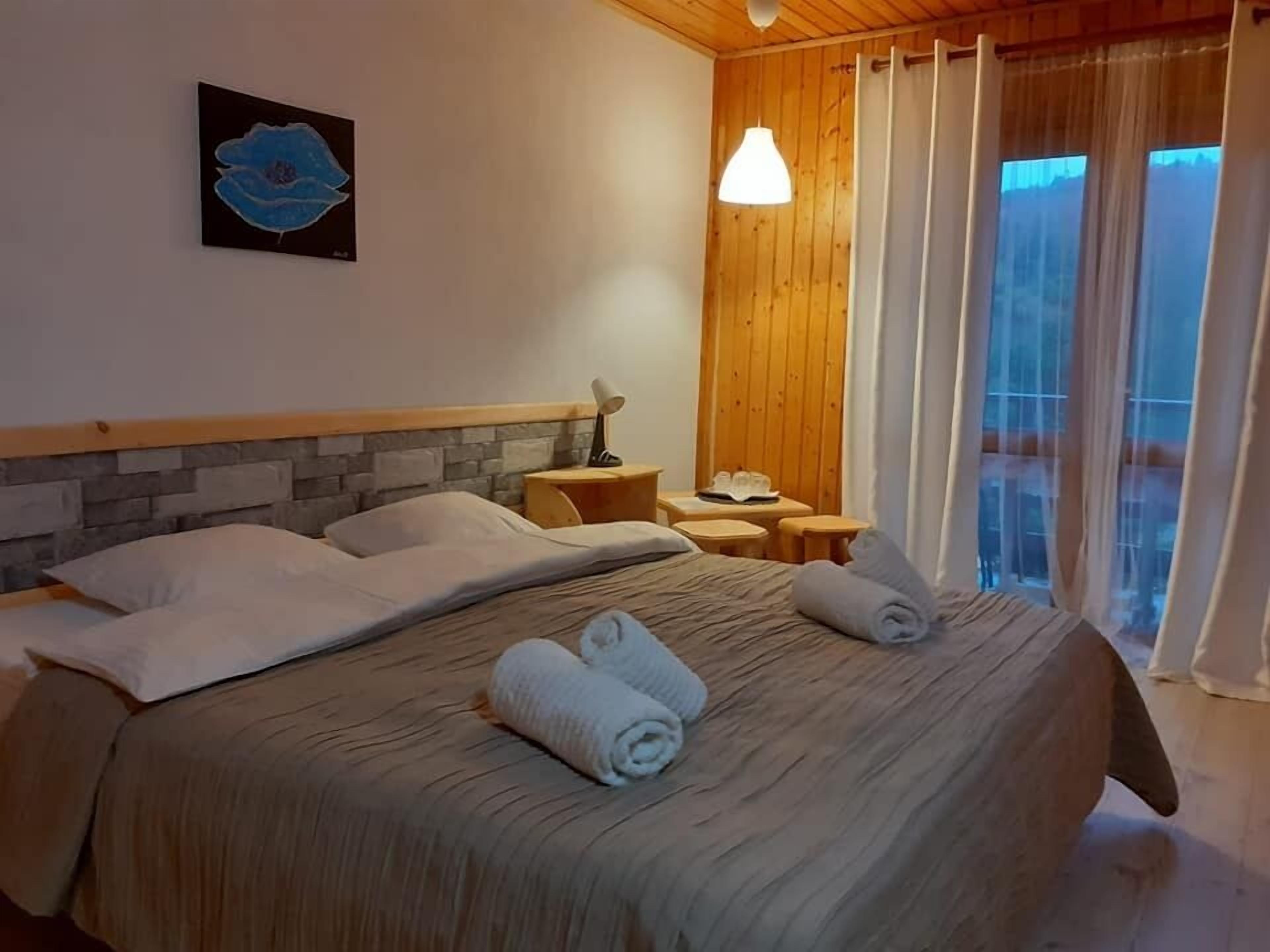 Chambre Triple Confort, balcon, vue montagne | Décoration personnalisée, ameublement personnalisé, bureau