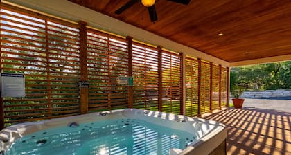 Casita contemporánea con bañera de hidromasaje