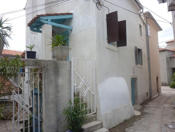 تفاصيل الفندق من الخارج