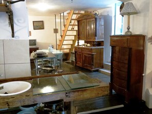Frigorifero, forno, piano cottura, macchina per tè/caffè
