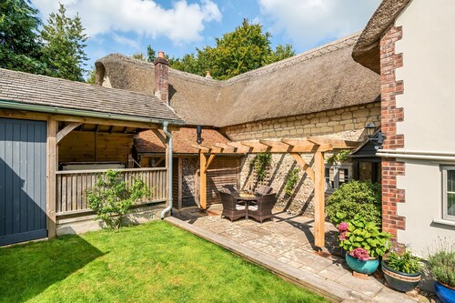 Lanes End Cottage- situated in a pretty hamlet amid glorious Dorset countryside.