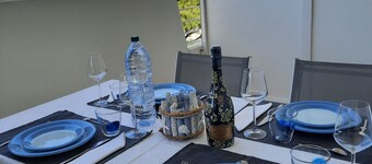 Nouvel appartement confortable dans le centre Ă  100 mĂštres de la mer.