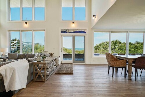 Crescent Lookout Spectacular Pristine Oceanfront home sleeps 16