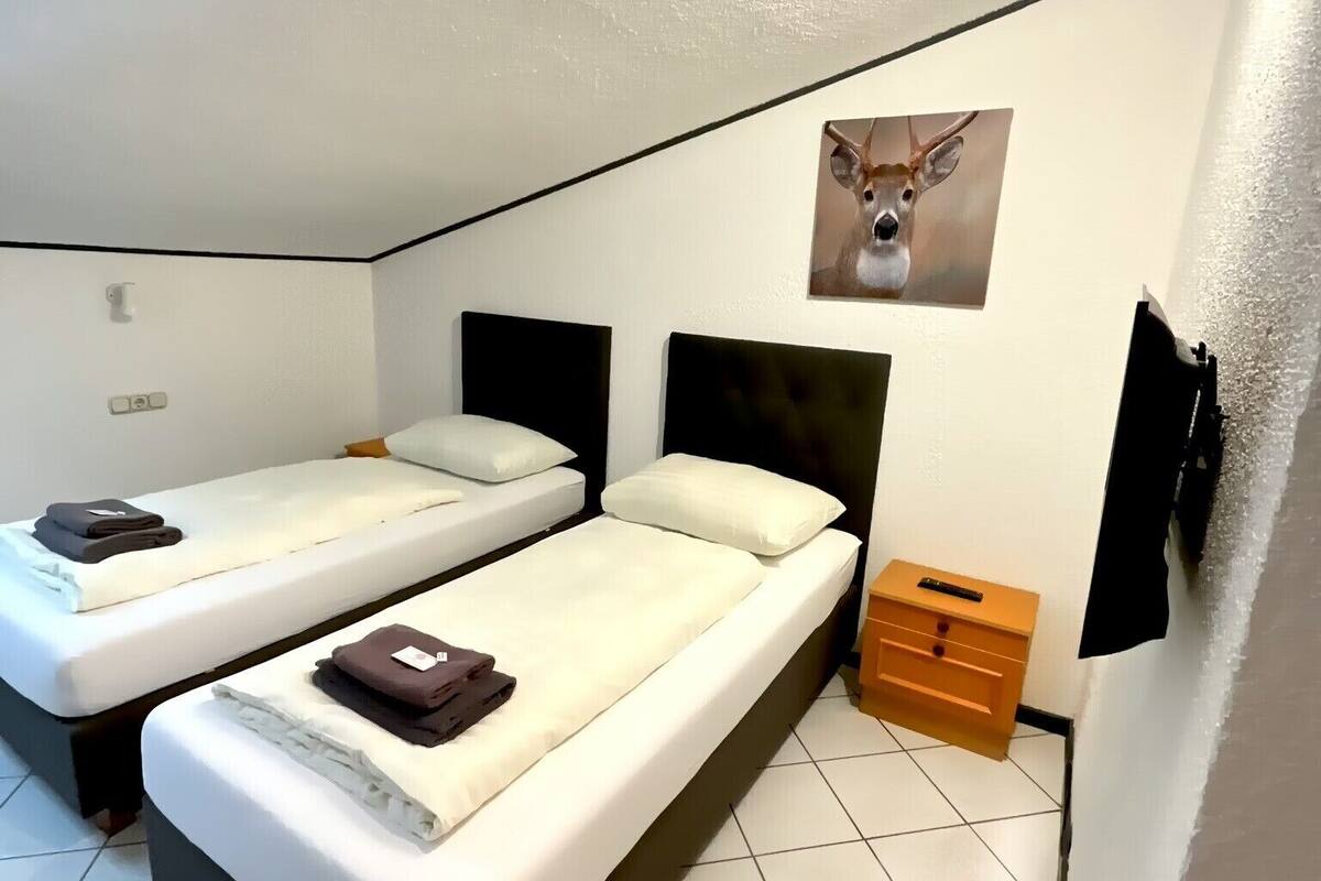 Twin Room | 2 bedrooms, bed sheets