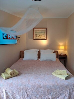 1 bedroom, travel cot, free WiFi, bed sheets
