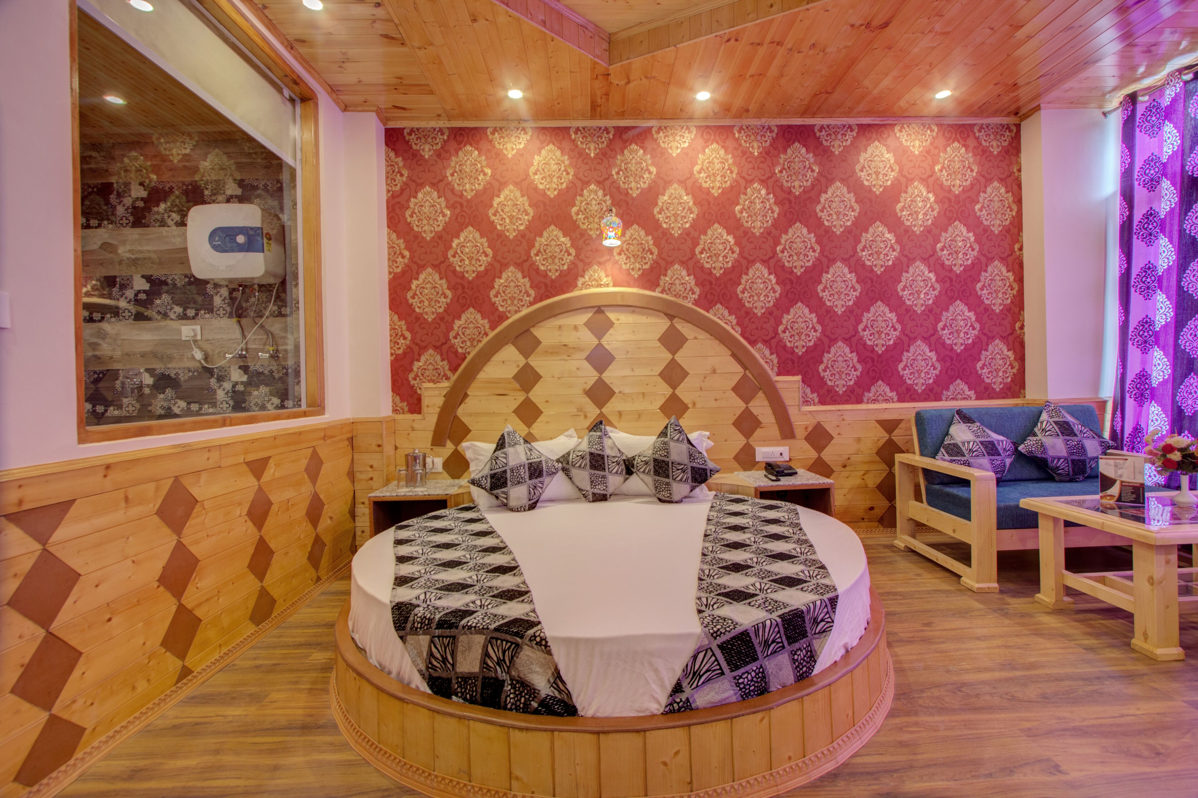 Honeymoon Room, 1 King Bed | Individually decorated, bed sheets