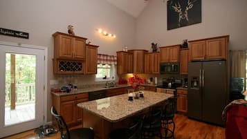 Frigorífic, microones, forn i placa de cuina