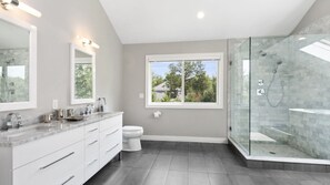 Bathtub, towels