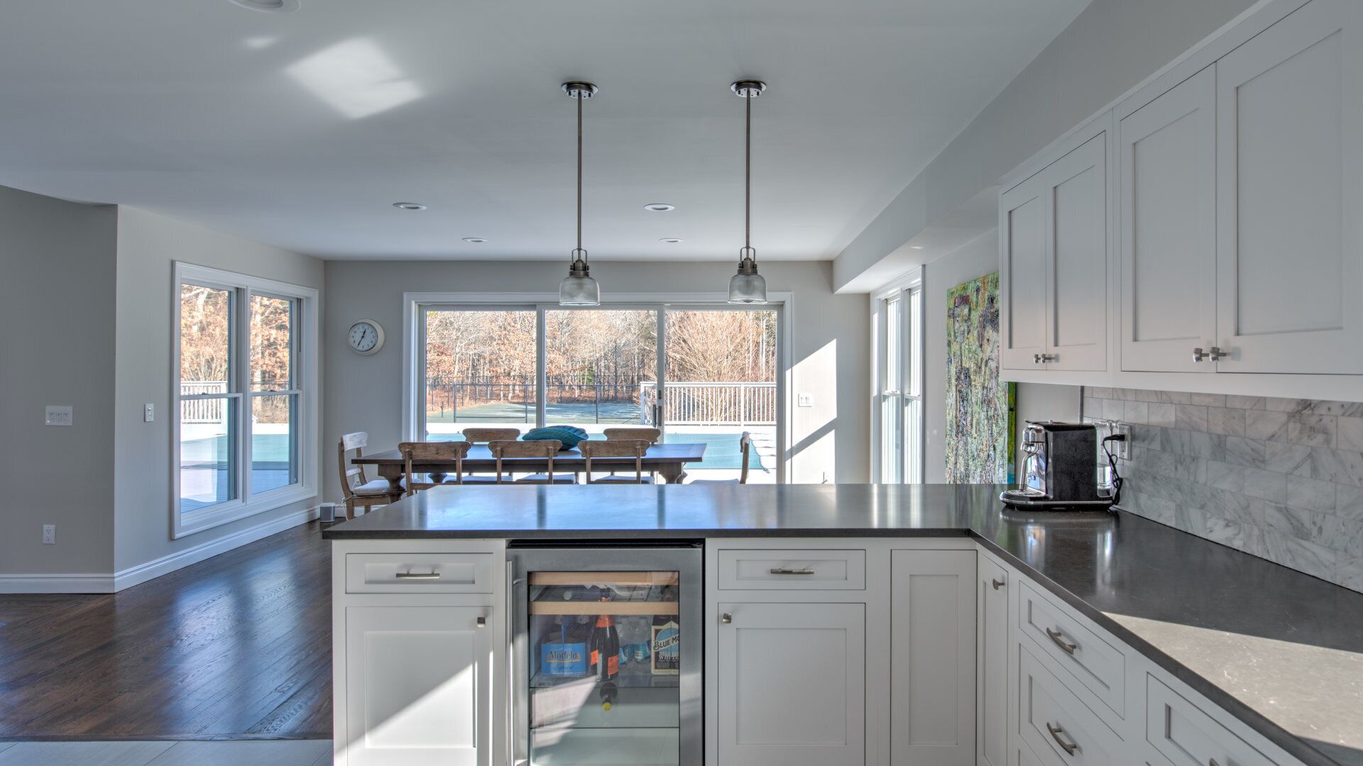 Mikrobølgeovn, kaffetrakter/tekoker, brødrister og kjøkkenutstyr