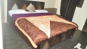 Deluxe Double Room | WiFi (free) - Pavani Resort (Rajgarhi)