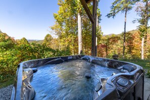 Outdoor spa tub - Mountain Views - Hot Tub - Fire Pit - 4WD-AWD (Bryson City)