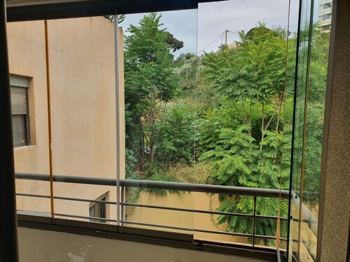 Mansourieh Gate Center (Studio B) 2 Schlafzimmer, Kochnische, Balkon, Wohnzimmer