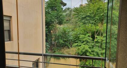 Mansourieh Gate Center (Studio B) 2 Schlafzimmer, Kochnische, Balkon, Wohnzimmer