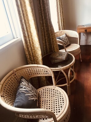 Superior Double Room | Egyptian cotton sheets, premium bedding, individually decorated - Prodigal Daughter Gourmet Lodge (Martinborough)