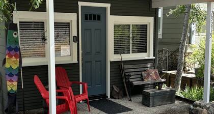 Cabin on Upper Sacramento River - River Access and Beach