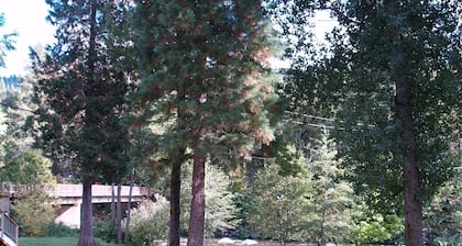 Hütte am Upper Sacramento River - Zugang zum Fluss und Strand