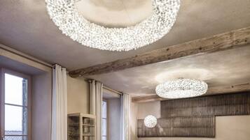 1 slaapkamer, een bureau, geluiddichte muren