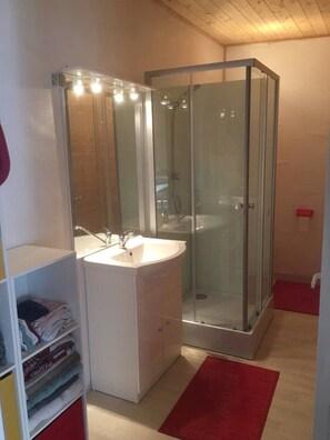Shower, towels