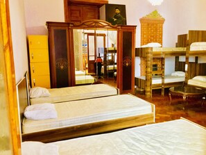 Iron/ironing board, rollaway beds, free WiFi