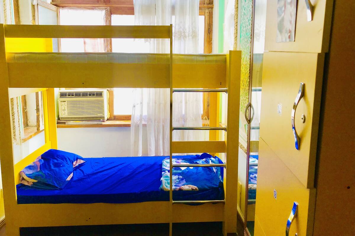 Iron/ironing board, rollaway beds, free WiFi