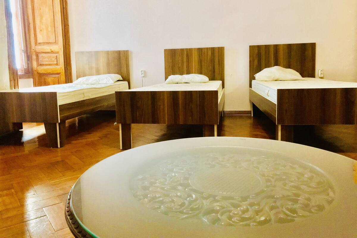 Iron/ironing board, rollaway beds, free WiFi