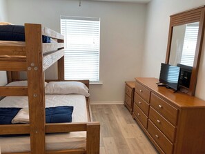 4 bedrooms, free WiFi, bed sheets - T-Pauls - Boat Access - Island Realty (Grand Isle)