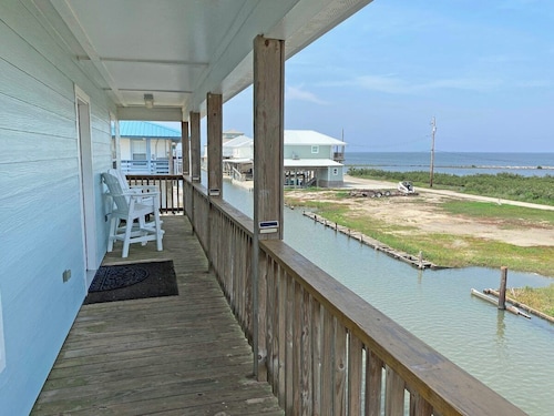 T-Pauls - Boat Access - Island Realty